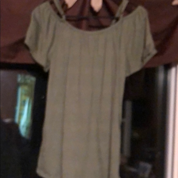 Green shirt off the shoulders with straps - Picture 2 of 4